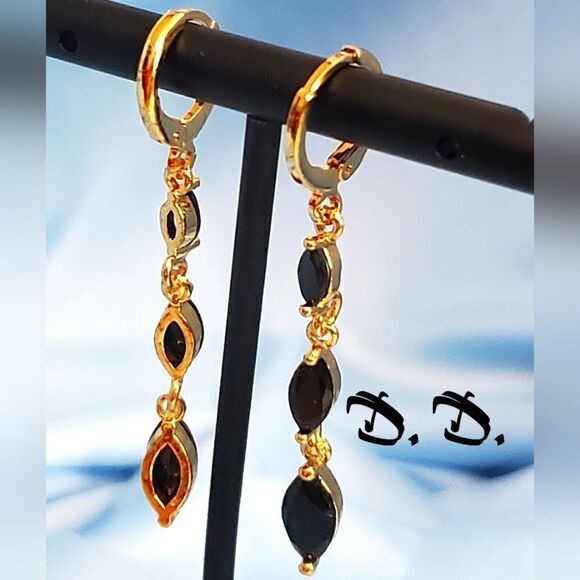 Genuine Black Onyx on 18K Gold Short Dangle Earrings - Picture 2 of 4